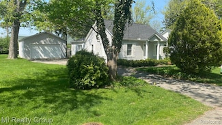 244 Florence Dr, Troy, MI 48098