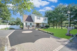 2 Cherry St, Central Islip, NY 11722