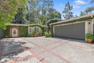 3818 Hayvenhurst Ave, Encino, CA 91436