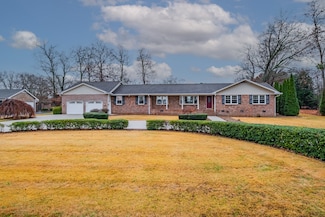 1727 Country Club Dr, Tullahoma, TN 37388