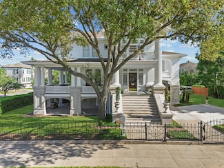 1703 Broadway St, Galveston, TX 77550