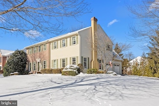 112 Greenbriar Ln, Newtown, PA 18940