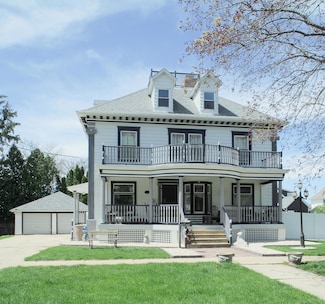 812 S 7th St, Watertown, WI 53094