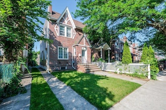 13720 Westgate St, Springfield Gardens, NY 11413