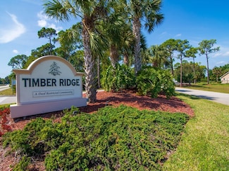 636 Centre Ct SW Unit 102, Vero Beach, FL 32962