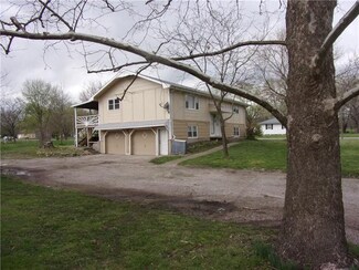 636 N 6th St, Lacygne, KS 66040