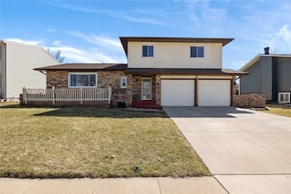2451 28th Ave, Marion, IA 52302