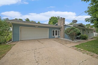 5788 N Riverview Dr, Kalamazoo, MI 49004