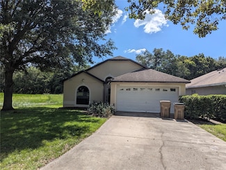 27519 Lois Dr, Tavares, FL 32778