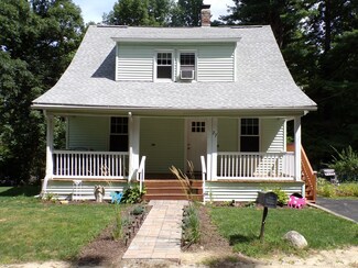 27 Arthur Dr, Whitinsville, MA 01588