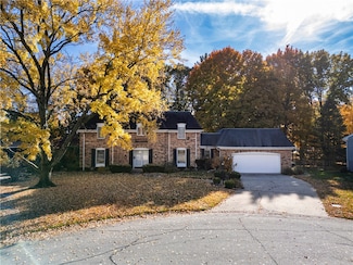 16 Lincolnshire Ave, Danville, IL 61832