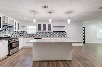 5906 Hilary St, Houston, TX 77026