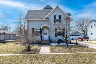 907 7th St, Durant, IA 52747