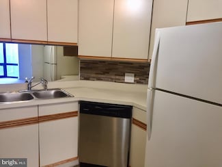 2020 Walnut St Unit 8J, Philadelphia, PA 19103