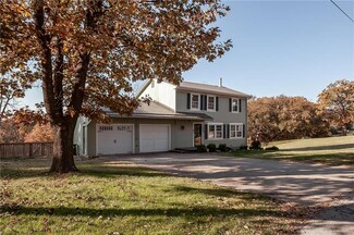3605 NW 50th St, Riverside, MO 64150