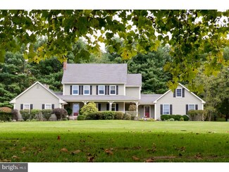 28 Covered Bridge Rd, Stockton, NJ 08559