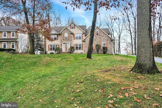 138 W Crestlyn Dr, York, PA 17402