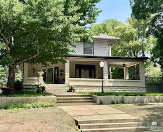 421 Lane St, Clay Center, KS 67432