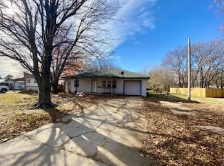 505 S 7th St, Okemah, OK 74859