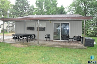 707 S Lake Hendricks Dr, Lake Hendricks, MN 56136