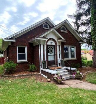 627 N Pine St, Davenport, IA 52804