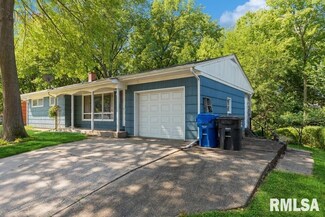 909 54th St, Moline, IL 61265