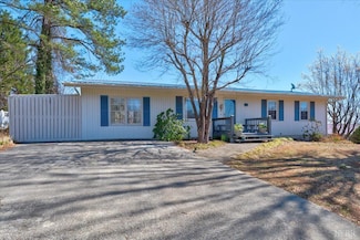 1537 Avondale Dr, Altavista, VA 24517
