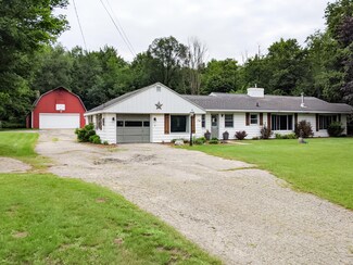 1015 6 Mile Rd NW, Comstock Park, MI 49321