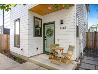 1742 SE Umatilla St, Portland, OR 97202