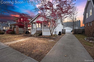 332 W Saratoga St, Ferndale, MI 48220