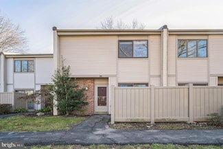 22 Twin Brooks Dr, Willow Grove, PA 19090