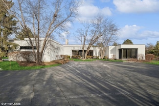 205 N Savanna Ct, Lake Forest, IL 60045