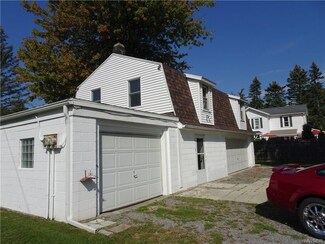 6887 Sand Hill Rd, Akron, NY 14001