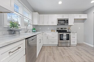 34 Boulderbrook Dr, Peabody, MA 01960