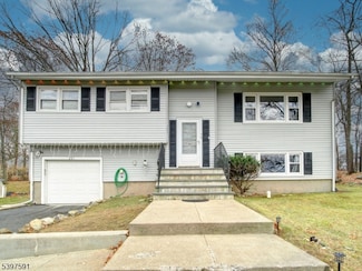 221 Chincopee Ave, Hopatcong, NJ 07843