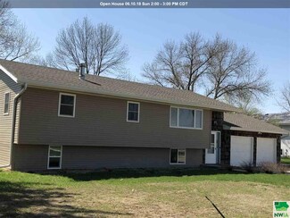 114 Pioneer Valley Dr, Sergeant Bluff, IA 51054