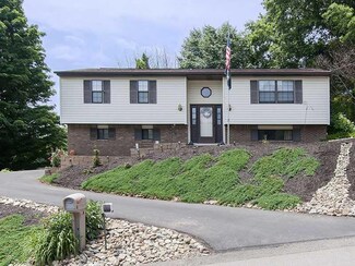 3461 Ivy Hill Ln, Finleyville, PA 15332