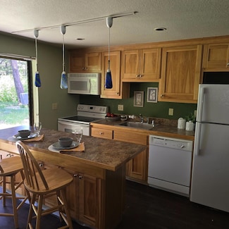 200 Creekside Dr, Bear Valley, CA 95223