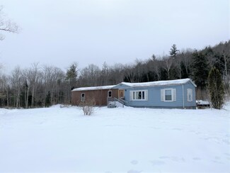 29 Church St, Dixfield, ME 04224