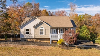 7555 Pfizer Dr, Ooltewah, TN 37363