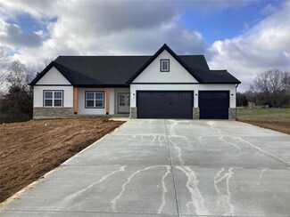 26301 Harmony Hills Dr, Warrenton, MO 63383