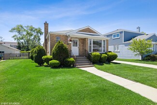 8939 Monroe Ave, Brookfield, IL 60513