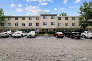 942 Guelbreth Ln Unit 200, Saint Louis, MO 63141