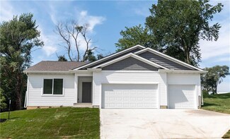 606 Neely St NE, Mitchellville, IA 50169