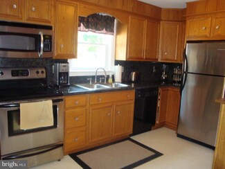 125 Highview Dr, Lancaster, PA 17602