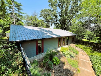 1605 Chappell Dr, Cassville, MO 65625