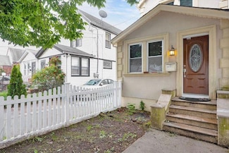 118-22 202nd St, Saint Albans, NY 11412