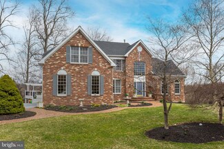 8 Cherry Ln, Newtown Square, PA 19073