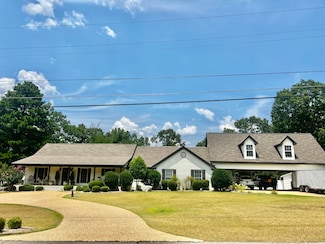 1996 Oakview Dr, Tupelo, MS 38804