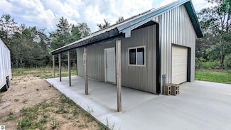 00 N 5 Rd, Mesick, MI 49668